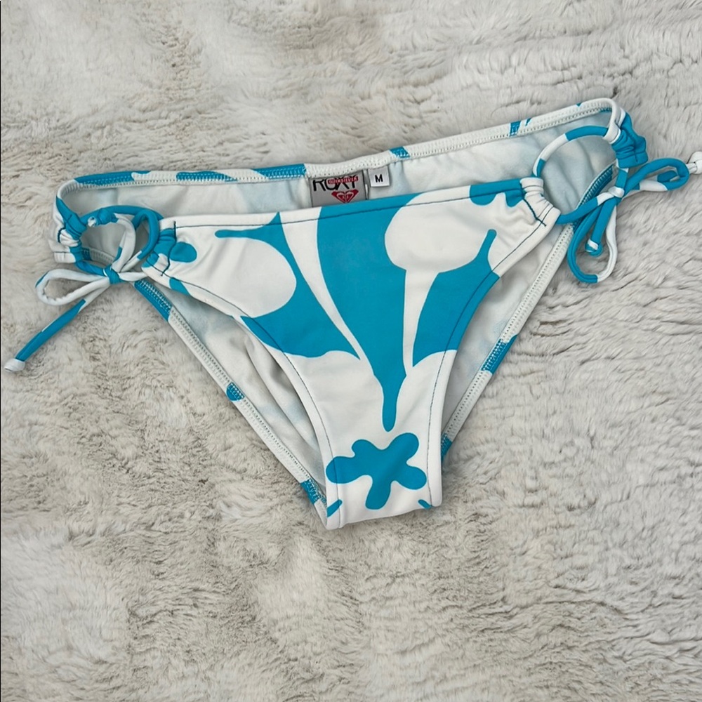 Roxy Quicksilver Blue and White Bikini, size medium - Picture 4 of 10